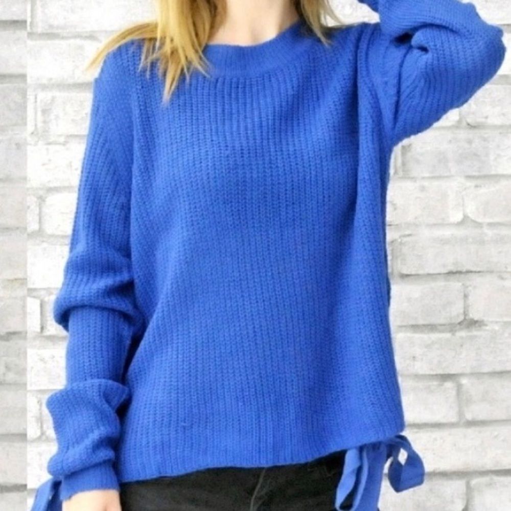 Side Lacing Sweater - Picture 6 of 10